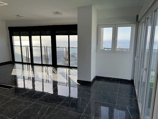 2 soverom Penthouse til salgs i Benidorm med svømmebasseng garasje - € 890 000 (Ref: 8892782)