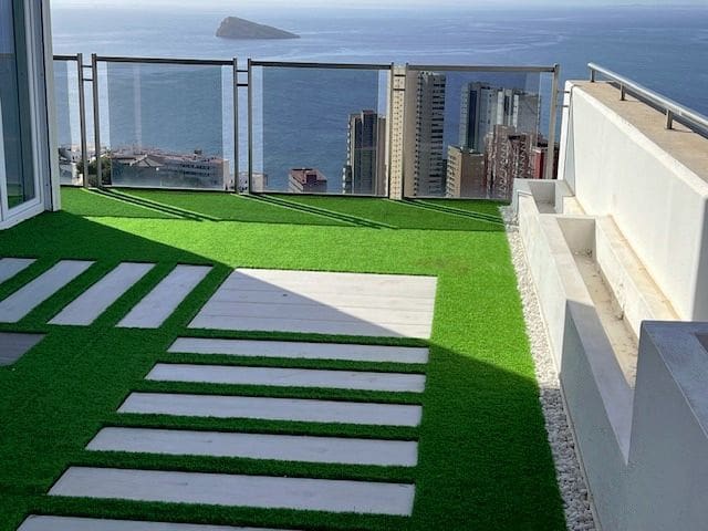 2 soverom Penthouse til salgs i Benidorm med svømmebasseng garasje - € 890 000 (Ref: 8892782)