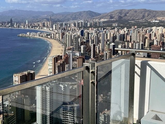 2 soverom Penthouse til salgs i Benidorm med svømmebasseng garasje - € 890 000 (Ref: 8892782)