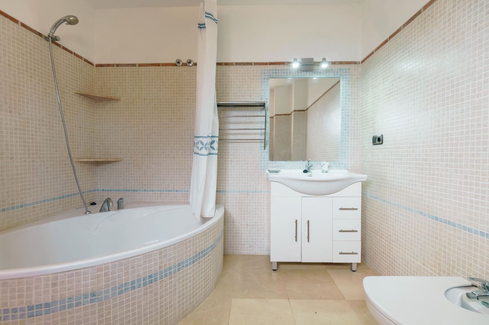 4 Zimmer Villa zu verkaufen in Altea mit Pool Garage - 632.000 € (Ref: 8910811)