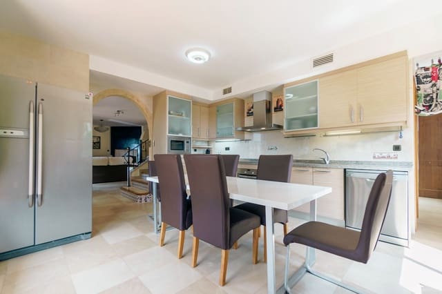 4 Zimmer Villa zu verkaufen in Altea mit Pool Garage - 632.000 € (Ref: 8910811)