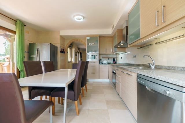 4 Zimmer Villa zu verkaufen in Altea mit Pool Garage - 632.000 € (Ref: 8910811)