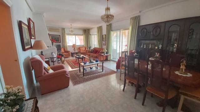 Chalet de 4 habitaciones en La Nucia en venta con piscina garaje - 560.000 € (Ref: 8921059)