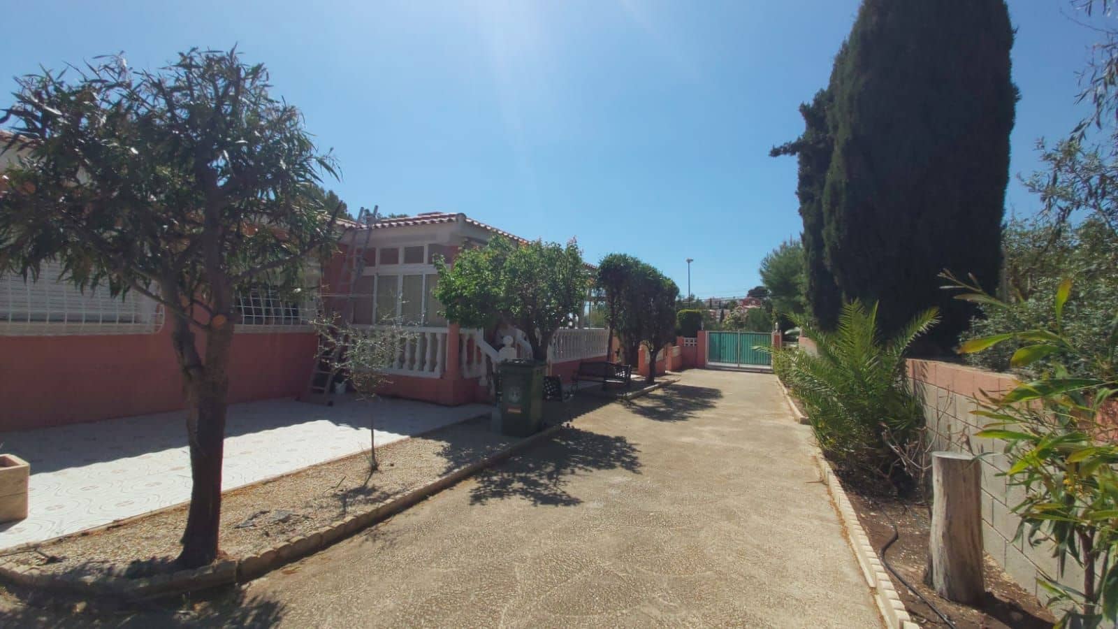 Chalet de 4 habitaciones en La Nucia en venta con piscina garaje - 560.000 € (Ref: 8921059)