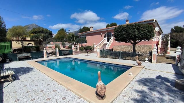 Chalet de 4 habitaciones en La Nucia en venta con piscina garaje - 560.000 € (Ref: 8921059)