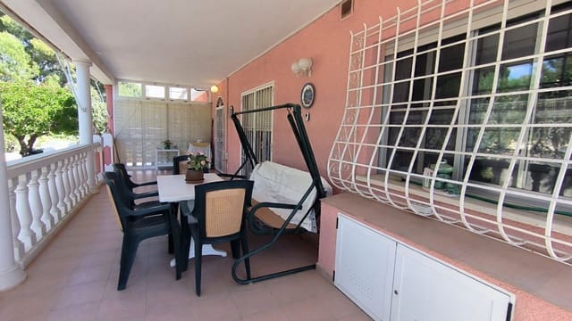 Chalet de 4 habitaciones en La Nucia en venta con piscina garaje - 560.000 € (Ref: 8921059)