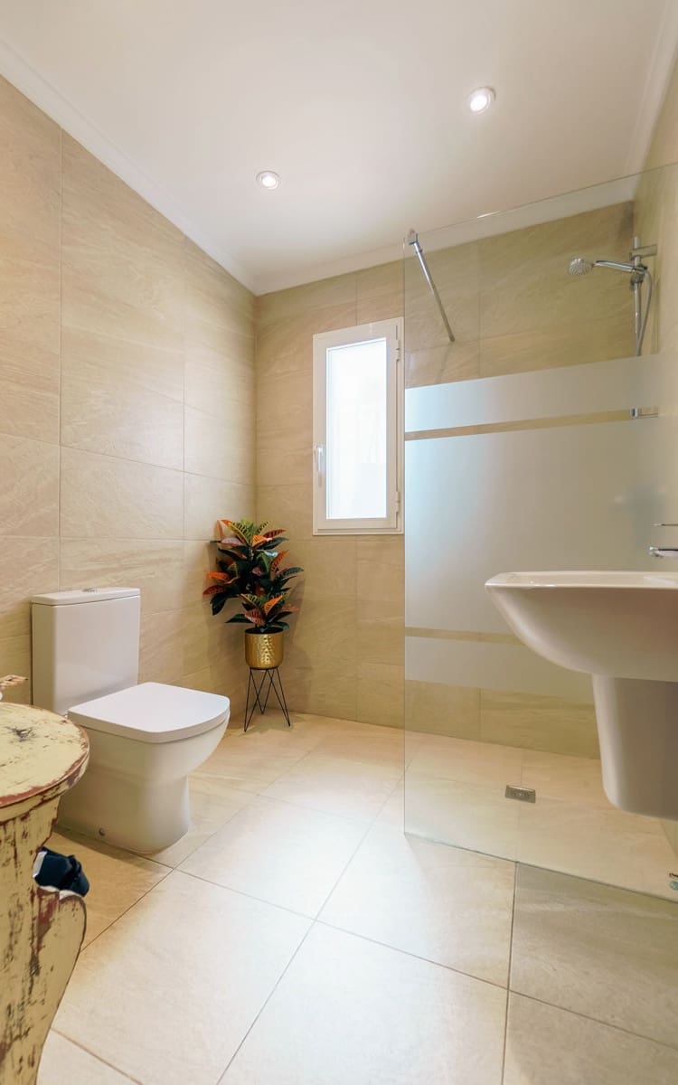 4 makuuhuone Huvila myytävänä paikassa La Nucia mukana uima-altaan 
autotalli - 559 000 € (Ref: 9058998)