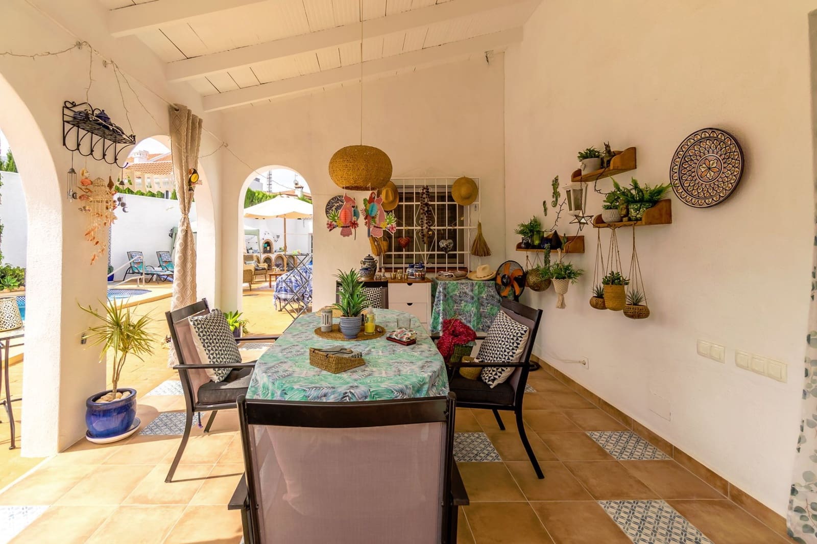 4 makuuhuone Huvila myytävänä paikassa La Nucia mukana uima-altaan 
autotalli - 559 000 € (Ref: 9058998)