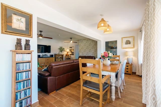 4 makuuhuone Huvila myytävänä paikassa La Nucia mukana uima-altaan 
autotalli - 559 000 € (Ref: 9058998)