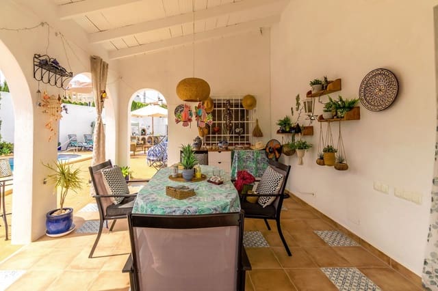 4 makuuhuone Huvila myytävänä paikassa La Nucia mukana uima-altaan 
autotalli - 559 000 € (Ref: 9058998)