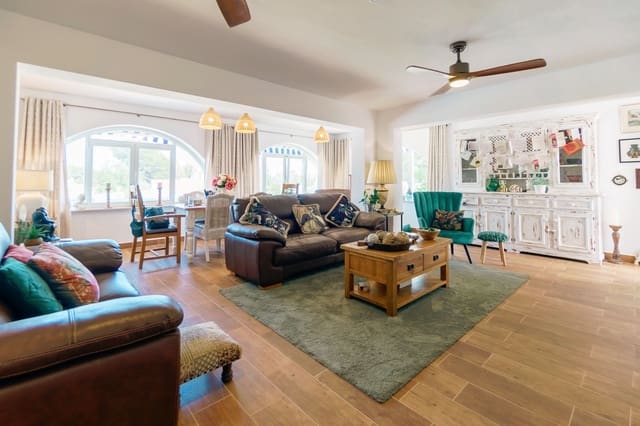 4 makuuhuone Huvila myytävänä paikassa La Nucia mukana uima-altaan 
autotalli - 559 000 € (Ref: 9058998)