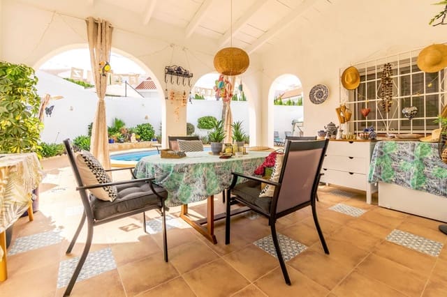 4 makuuhuone Huvila myytävänä paikassa La Nucia mukana uima-altaan 
autotalli - 559 000 € (Ref: 9058998)