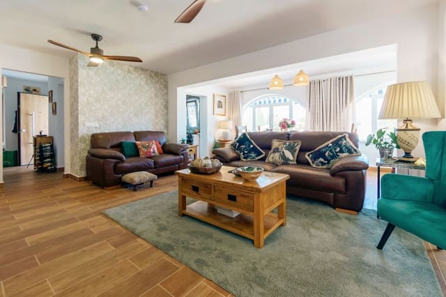 4 makuuhuone Huvila myytävänä paikassa La Nucia mukana uima-altaan 
autotalli - 559 000 € (Ref: 9058998)