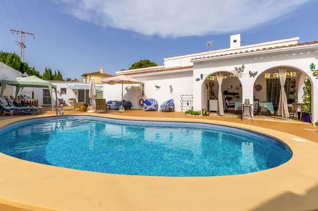 4 makuuhuone Huvila myytävänä paikassa La Nucia mukana uima-altaan 
autotalli - 559 000 € (Ref: 9058998)