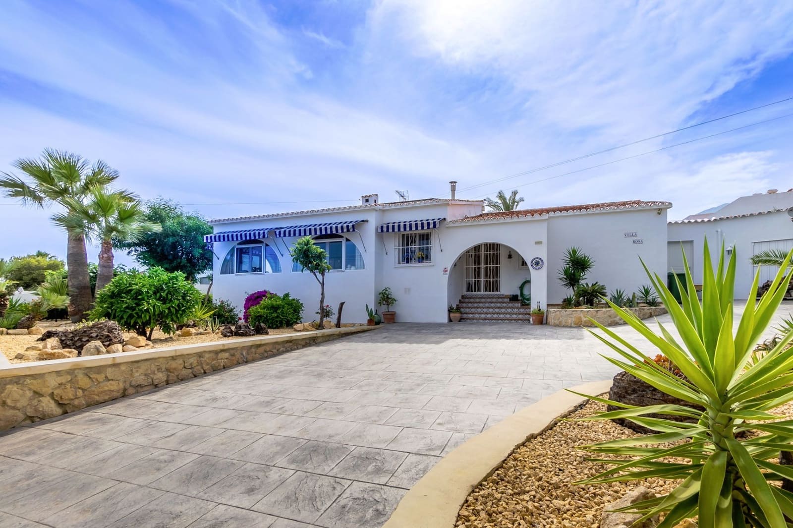 4 makuuhuone Huvila myytävänä paikassa La Nucia mukana uima-altaan 
autotalli - 559 000 € (Ref: 9058998)