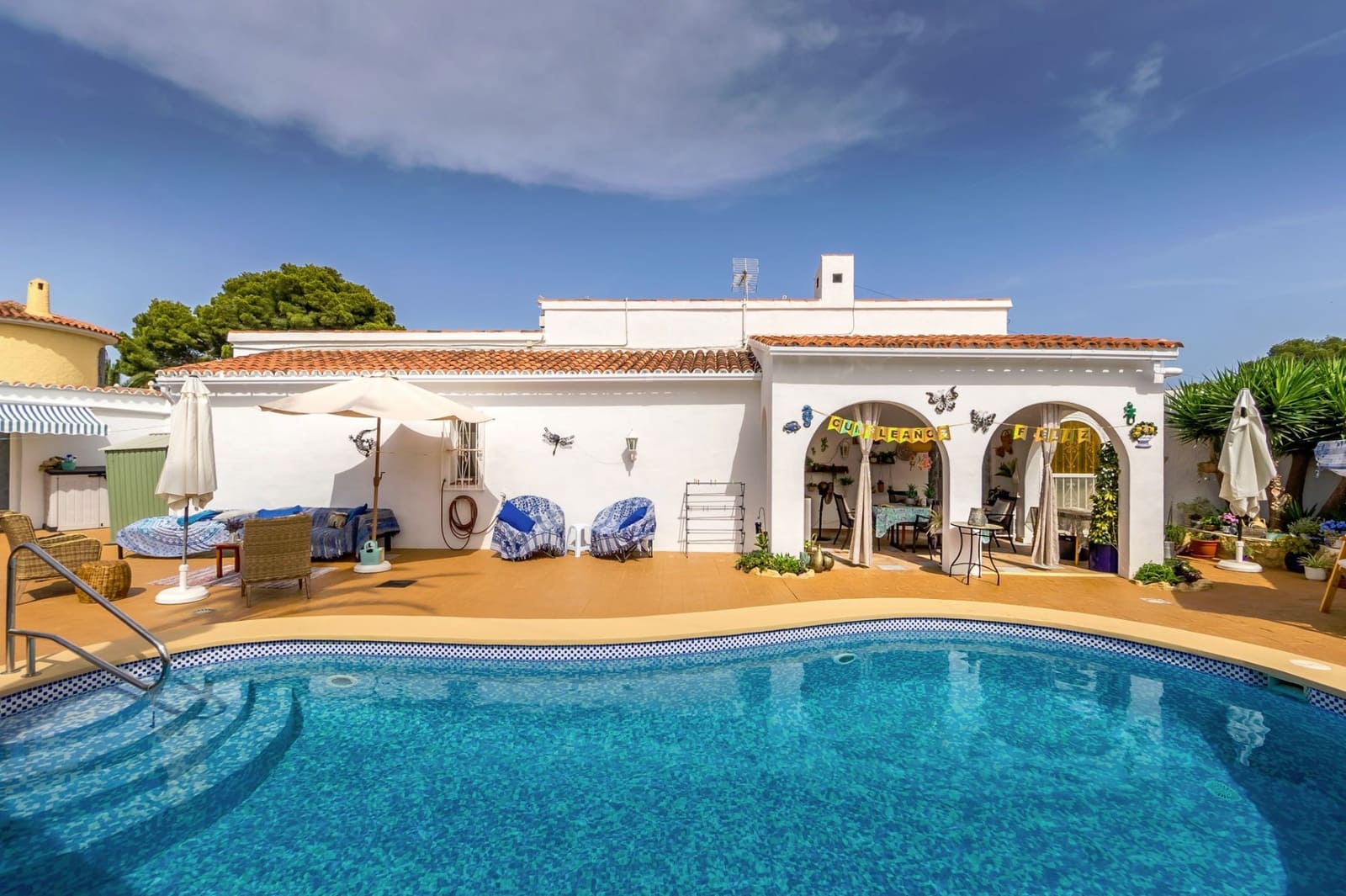 4 makuuhuone Huvila myytävänä paikassa La Nucia mukana uima-altaan 
autotalli - 559 000 € (Ref: 9058998)