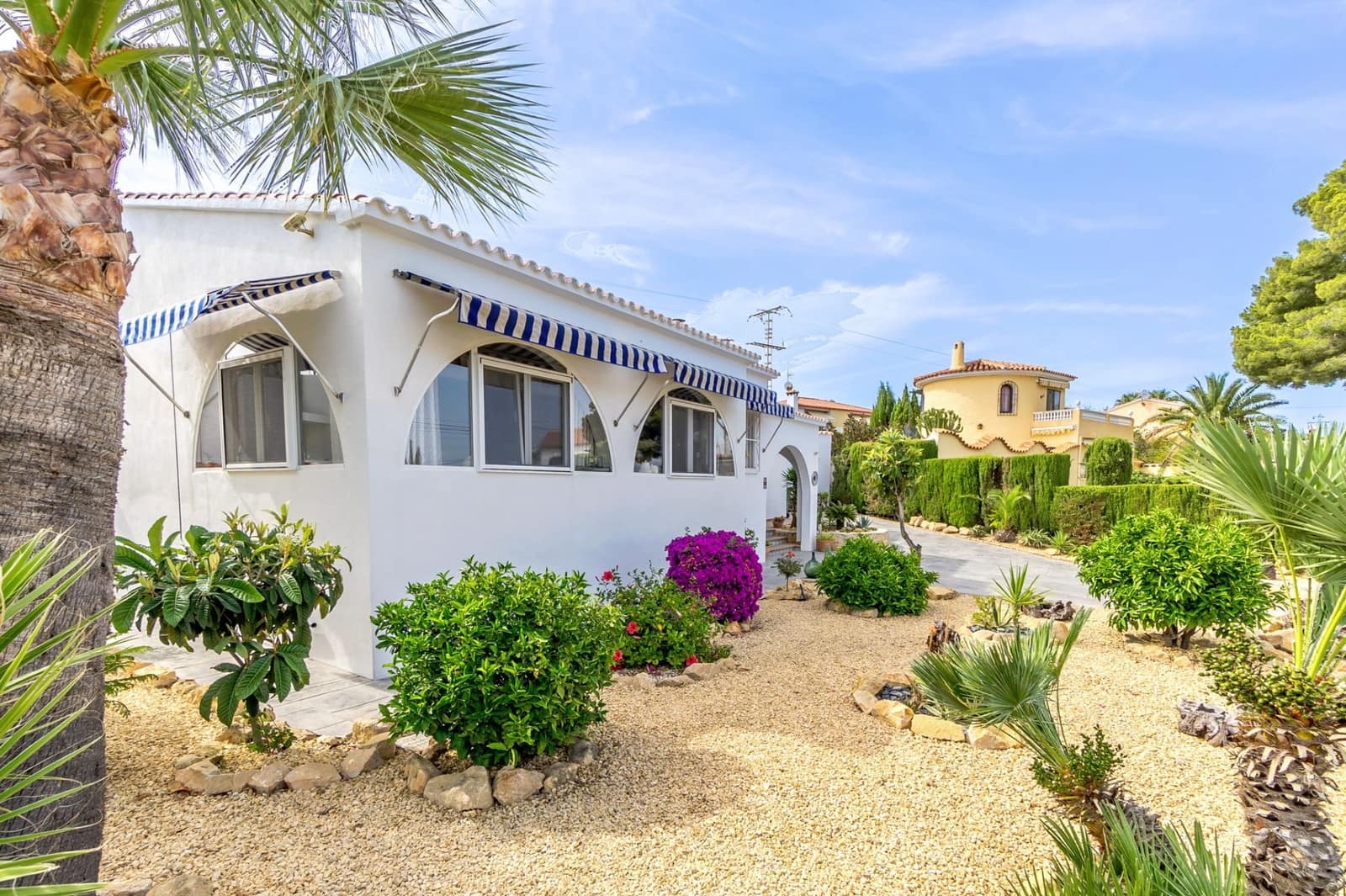 4 makuuhuone Huvila myytävänä paikassa La Nucia mukana uima-altaan 
autotalli - 559 000 € (Ref: 9058998)