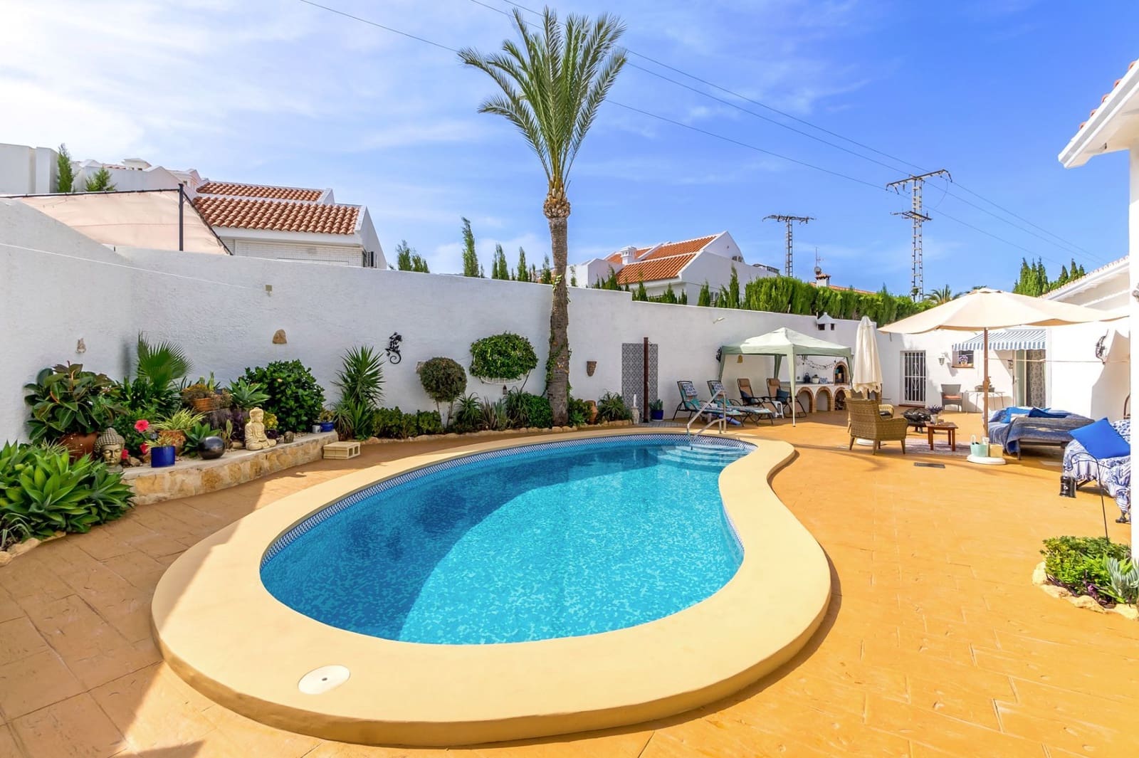 4 makuuhuone Huvila myytävänä paikassa La Nucia mukana uima-altaan 
autotalli - 559 000 € (Ref: 9058998)