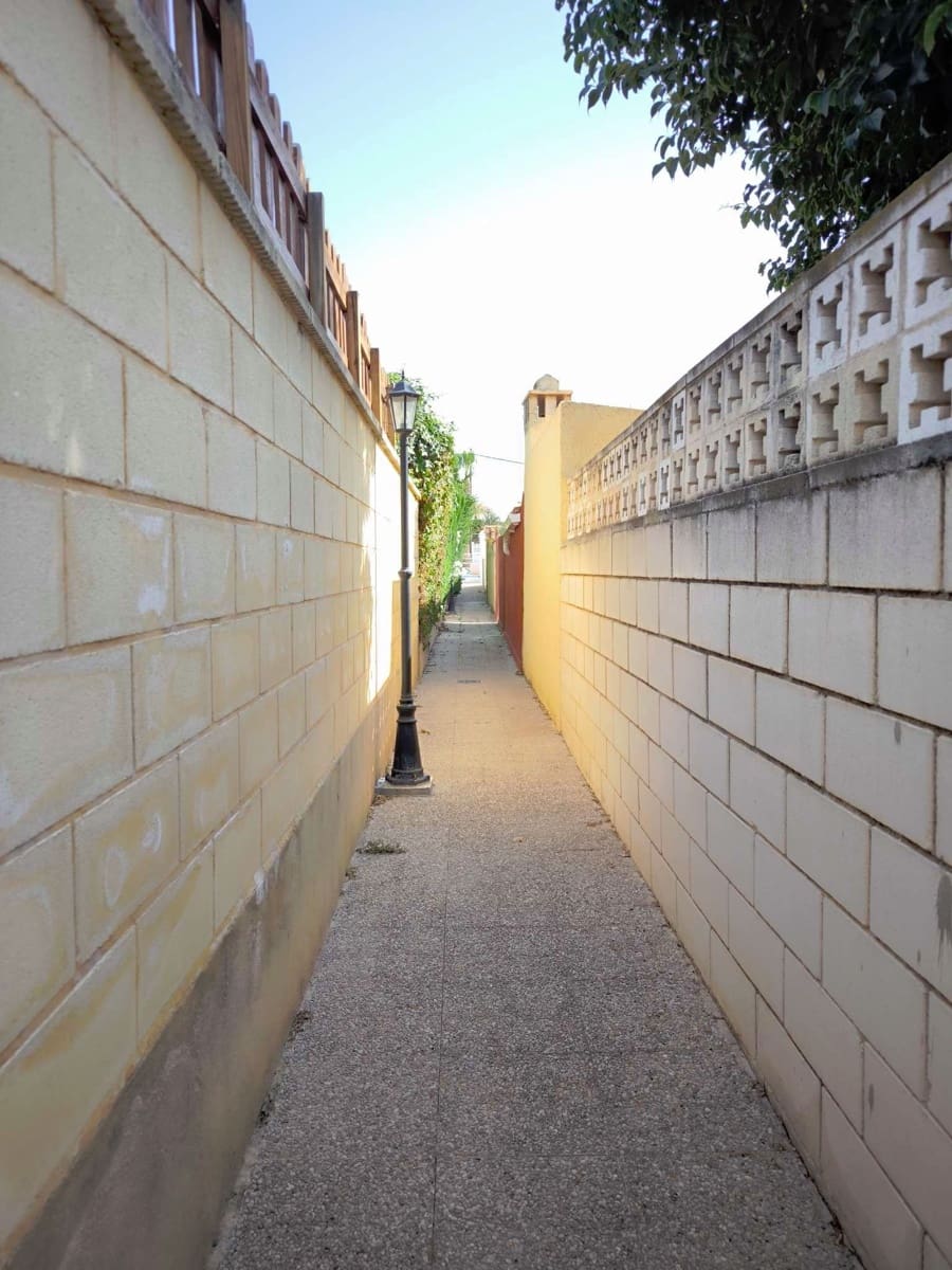 4 soverom Kjedet enebolig til salgs i La Nucia med svømmebasseng garasje - € 320 000 (Ref: 9075715)