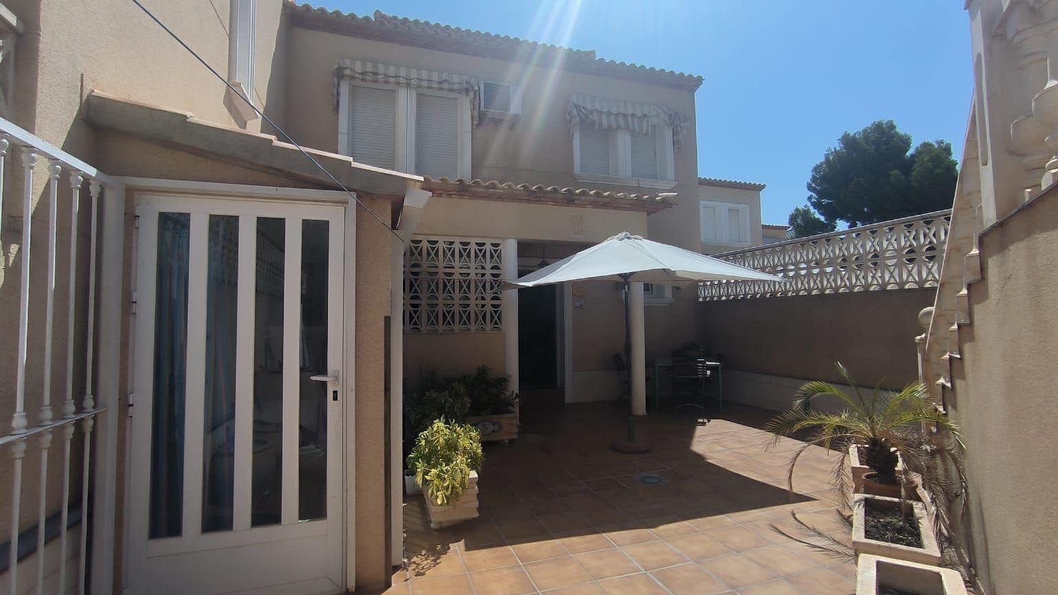 4 slaapkamer Halfvrijstaande villa te koop in Alfaz del Pi / L'Alfas del Pi - € 360.000 (Ref: 9111863)