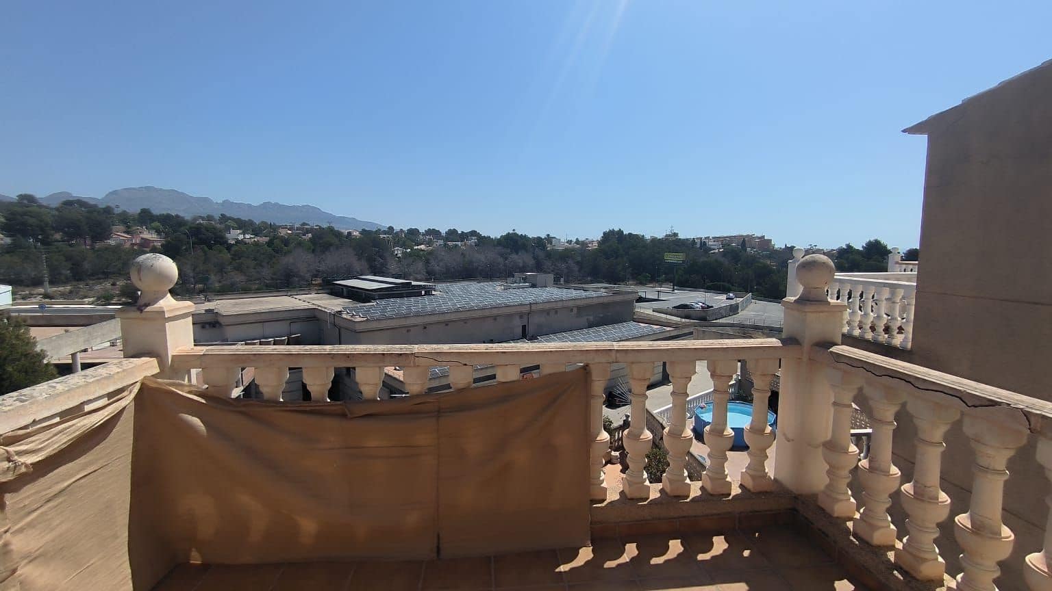 4 slaapkamer Halfvrijstaande villa te koop in Alfaz del Pi / L'Alfas del Pi - € 360.000 (Ref: 9111863)