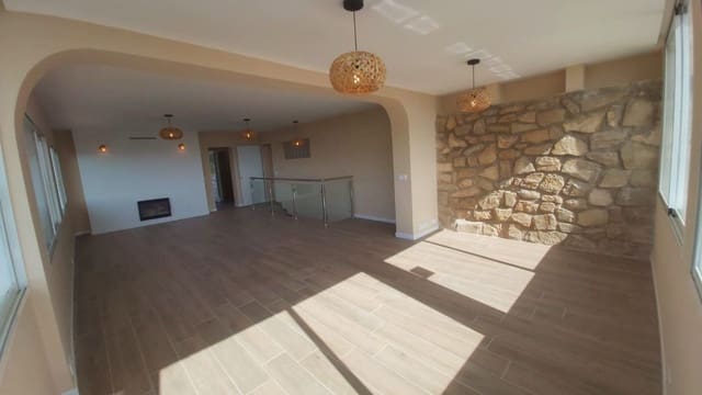 5 bedroom Villa for sale in La Nucia with pool garage - € 490,000 (Ref: 9136907)