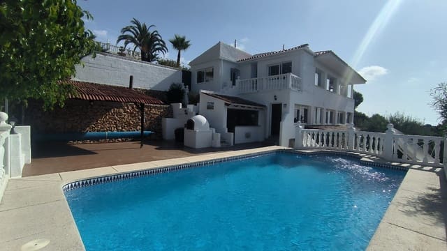 5 bedroom Villa for sale in La Nucia with pool garage - € 490,000 (Ref: 9136907)