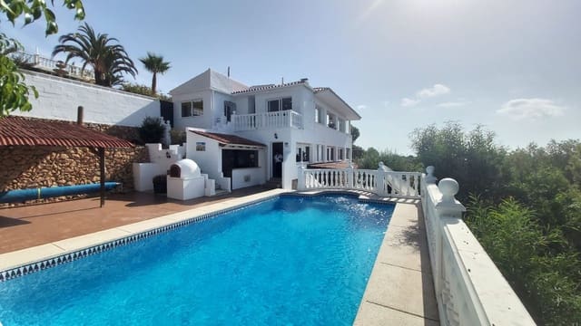 5 bedroom Villa for sale in La Nucia with pool garage - € 490,000 (Ref: 9136907)