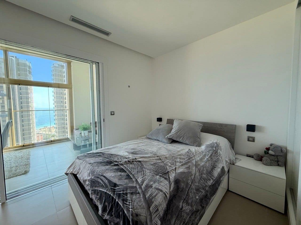 2 bedroom Apartment for sale in Benidorm with pool garage - € 499,000 (Ref: 9185029)
