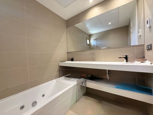 2 bedroom Apartment for sale in Benidorm with pool garage - € 499,000 (Ref: 9185029)