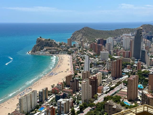 2 bedroom Apartment for sale in Benidorm with pool garage - € 499,000 (Ref: 9185029)