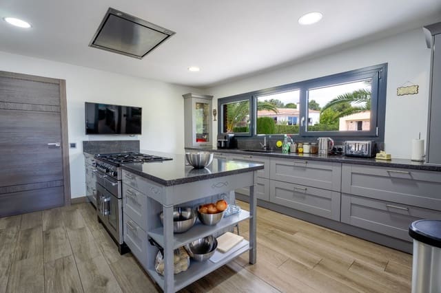 5 soverom Villa til salgs i Benidorm med svømmebasseng garasje - € 950 000 (Ref: 9202202)