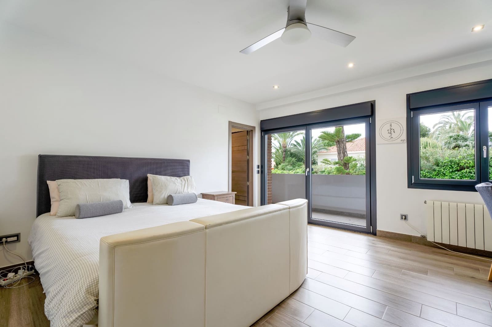 5 bedroom Villa for sale in Benidorm with pool garage - € 950,000 (Ref: 9202202)