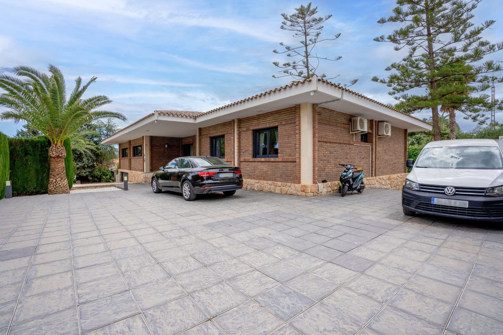 5 bedroom Villa for sale in Benidorm with pool garage - € 950,000 (Ref: 9202202)