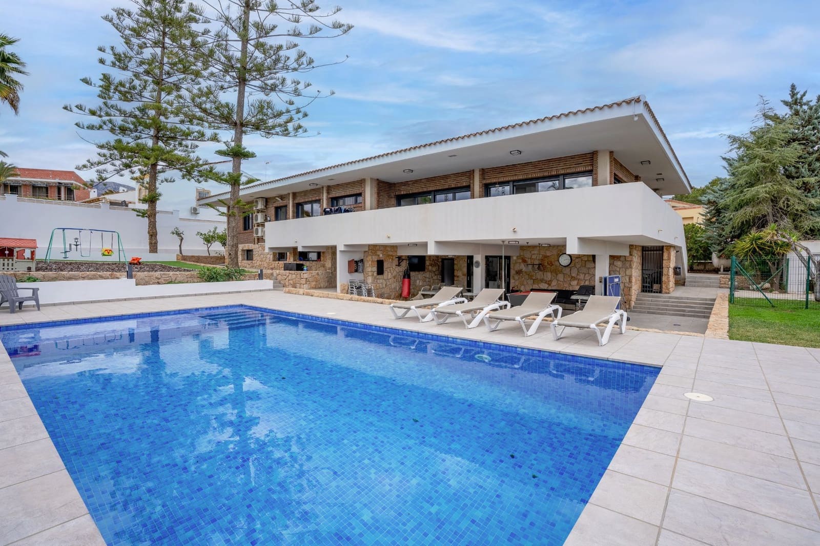 5 bedroom Villa for sale in Benidorm with pool garage - € 950,000 (Ref: 9202202)