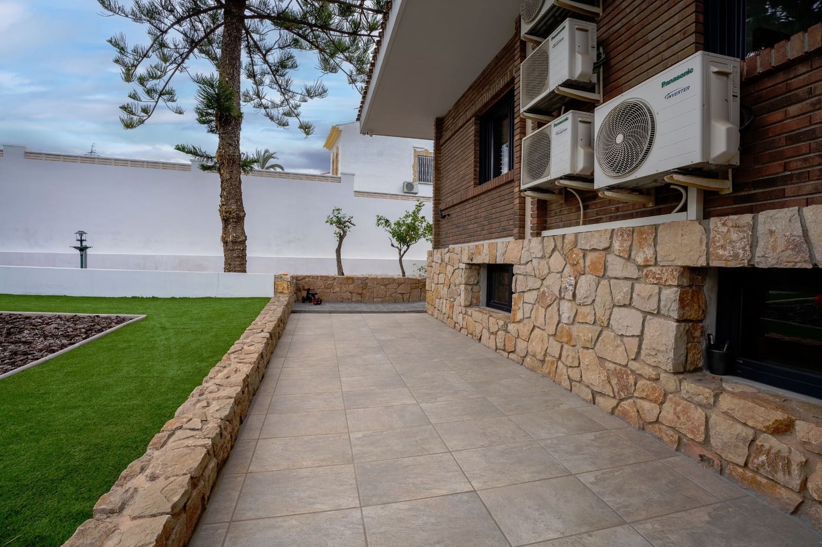 5 bedroom Villa for sale in Benidorm with pool garage - € 950,000 (Ref: 9202202)