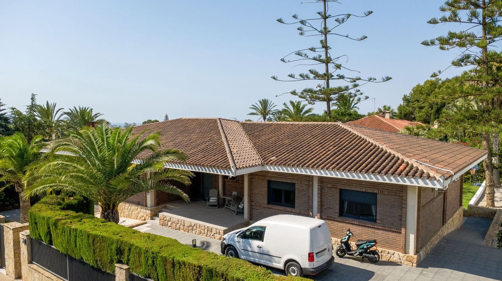 5 bedroom Villa for sale in Benidorm with pool garage - € 950,000 (Ref: 9202202)