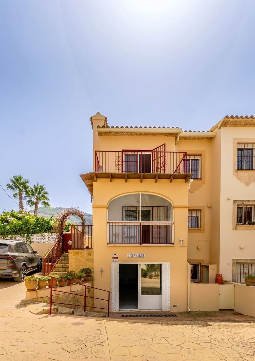 3 soverom Kjedet enebolig til salgs i Albir med garasje - € 389 000 (Ref: 9226232)