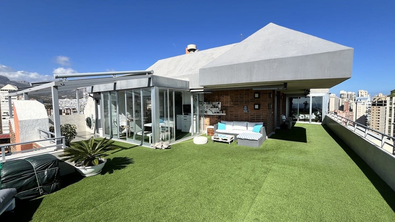 2 soverom Penthouse til salgs i Benidorm med svømmebasseng garasje - € 495 000 (Ref: 9284081)