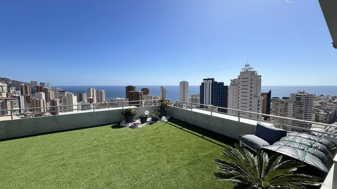 2 soverom Penthouse til salgs i Benidorm med svømmebasseng garasje - € 495 000 (Ref: 9284081)