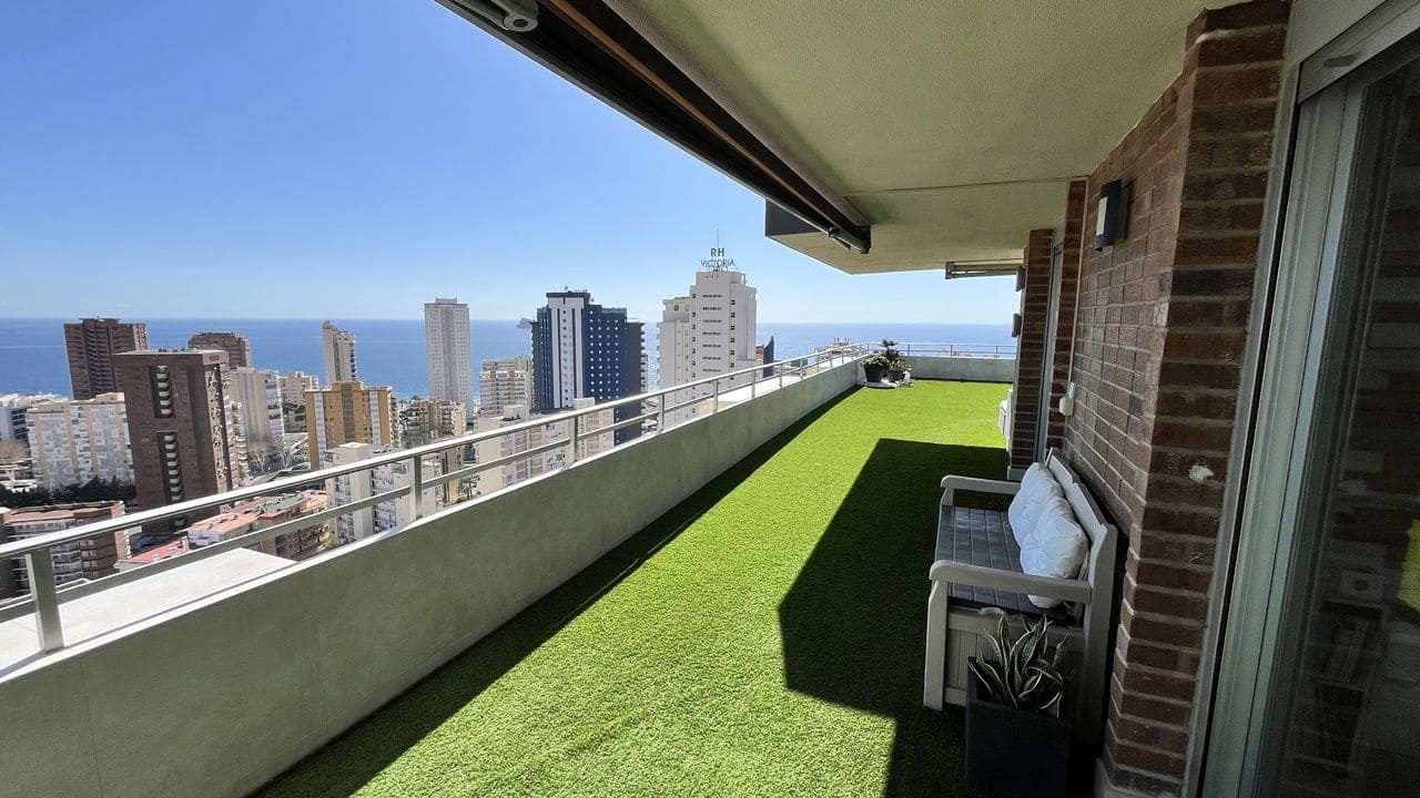 2 soverom Penthouse til salgs i Benidorm med svømmebasseng garasje - € 495 000 (Ref: 9284081)