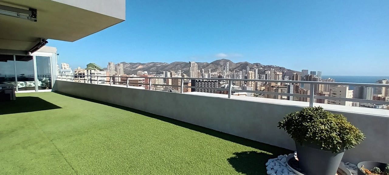 2 soverom Penthouse til salgs i Benidorm med svømmebasseng garasje - € 495 000 (Ref: 9284081)