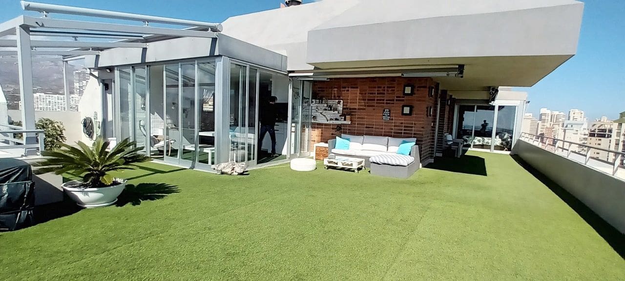 2 soverom Penthouse til salgs i Benidorm med svømmebasseng garasje - € 495 000 (Ref: 9284081)