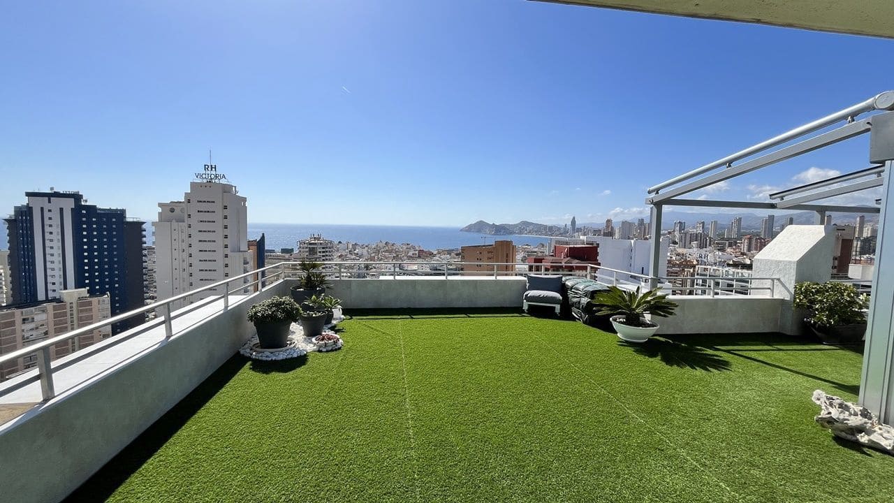 2 soverom Penthouse til salgs i Benidorm med svømmebasseng garasje - € 495 000 (Ref: 9284081)