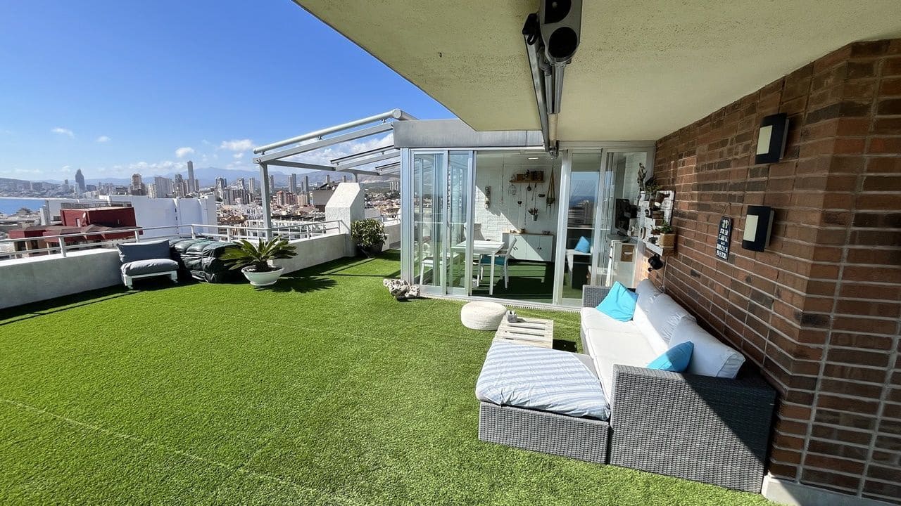 2 soverom Penthouse til salgs i Benidorm med svømmebasseng garasje - € 495 000 (Ref: 9284081)