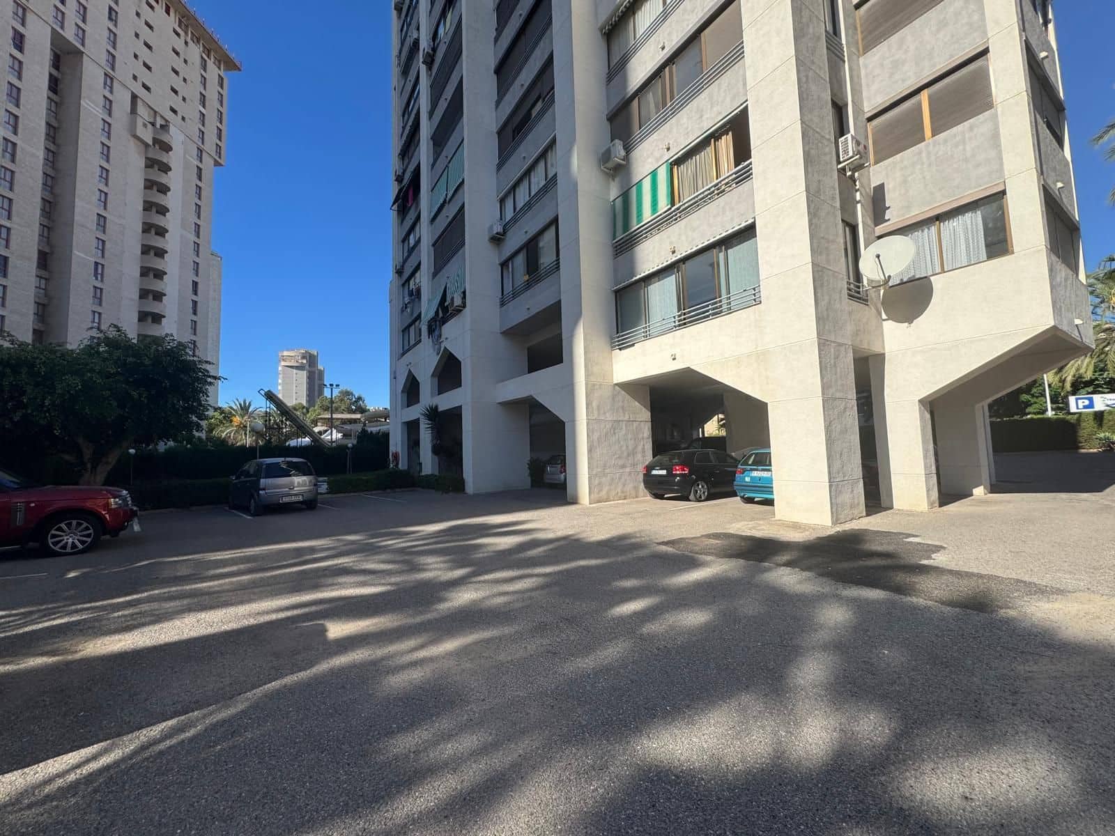 2 bedroom Apartment for sale in Benidorm with garage - € 218,000 (Ref: 9356681)