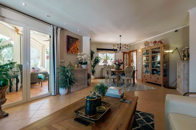 4 chambre Villa/Maison à vendre à Alfaz del Pi / L'Alfàs del Pi avec piscine garage - 649 000 € (Ref: 9452725)