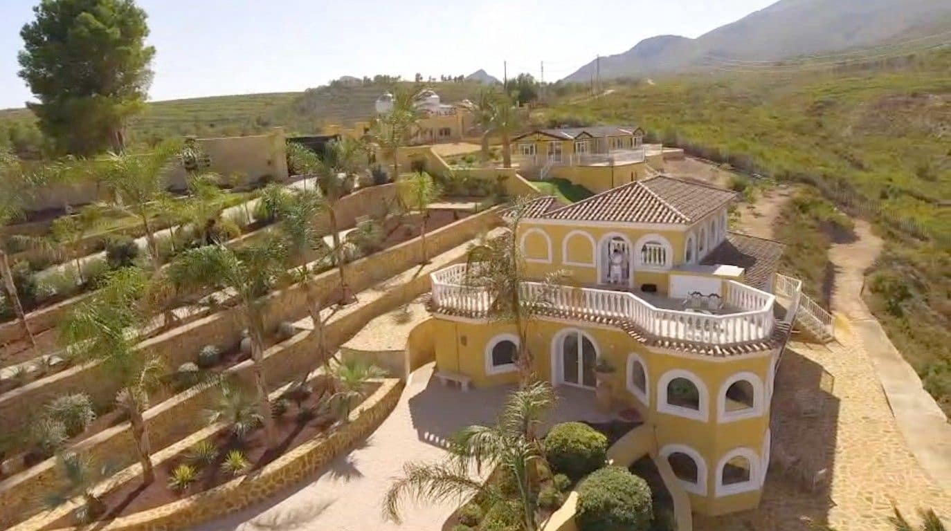 7 bedroom Villa for sale in La Nucia with pool - € 5,600,000 (Ref: 9480944)