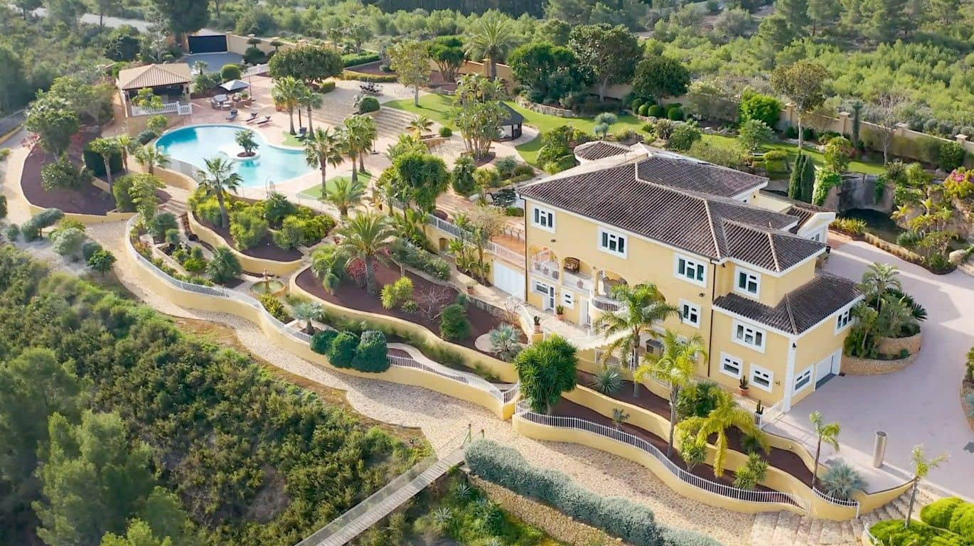 7 bedroom Villa for sale in La Nucia with pool - € 5,600,000 (Ref: 9480944)