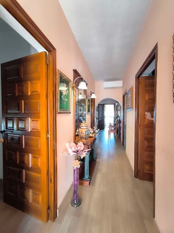 5 bedroom Villa for sale in La Nucia with pool garage - € 600,000 (Ref: 9607223)